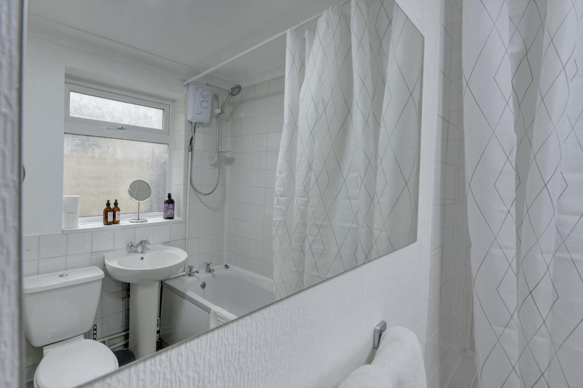 Modern 2Br Gem I Free Parking I Sleeps 5 Villa Coventry Exterior photo